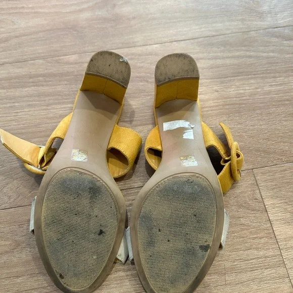 Laundry By Shelli Segal Mustard and Beige Sandals - Picture 4 of 4
